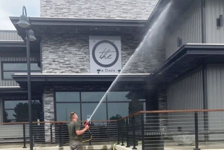kenneth miller power washing the oasia restarent in goshen